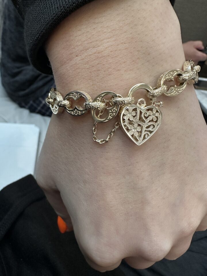 LADIES GOLD HEART LOCKET BRACELET - Image 2