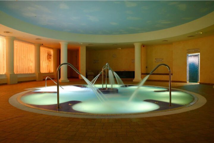 ONE NIGHT BLISSFUL SPA BREAK WITH TREATMENT AND DINING FOR 2 AT WHITTLEBURY HALL - Image 4