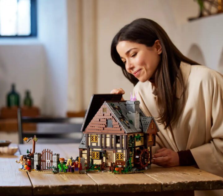 LEGO HOCUS POCUS SET THE SANDERSON COTTAGE - Image 6