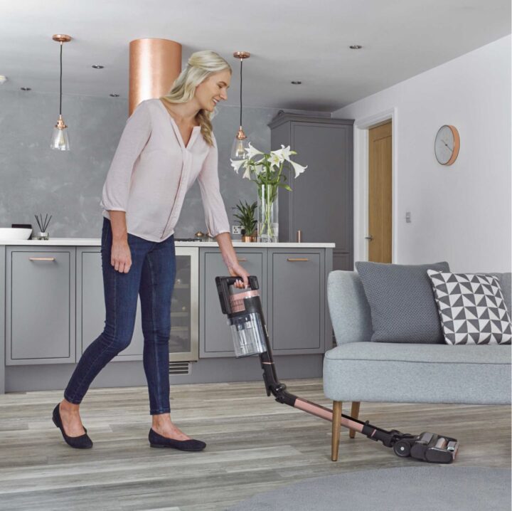 SHARK STRATOS ANTI HAIR WRAP PLUS IZ400UK CORDLESS VACUM CLEANER IN LIMITED EDITION ROSE GOLD COLOUR - Image 3