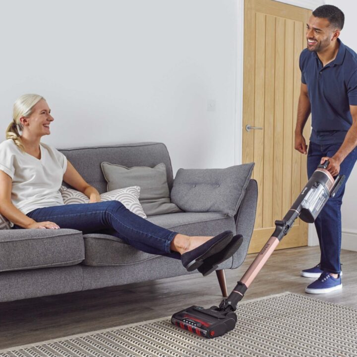 SHARK STRATOS ANTI HAIR WRAP PLUS IZ400UK CORDLESS VACUM CLEANER IN LIMITED EDITION ROSE GOLD COLOUR - Image 4