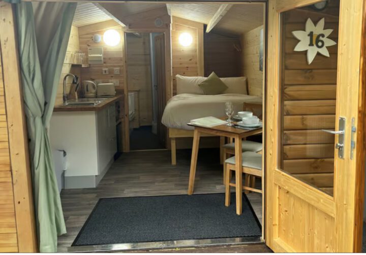 2 NIGHT GLAMPING LODGE FOR 6! - Image 6