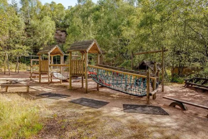 2 NIGHT GLAMPING LODGE FOR 6! - Image 3