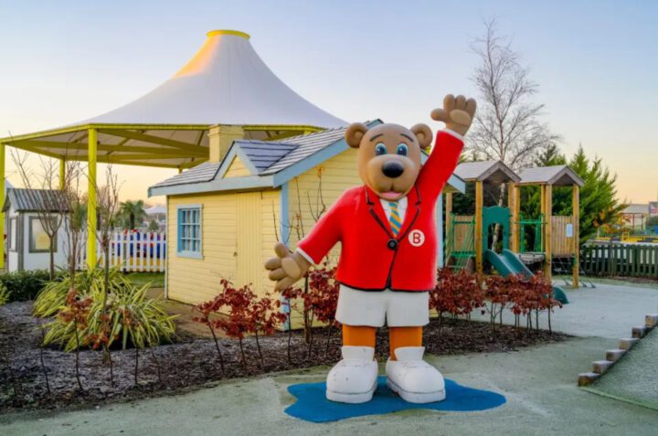 WIN A £1000 BUTLINS GIFT CARD - Image 4